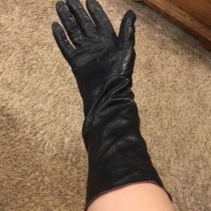 Leather Vintage gloves.